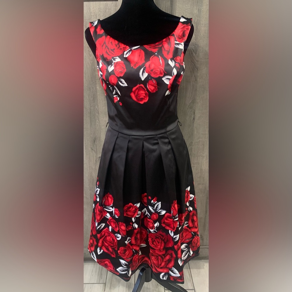 White House Black Market Red Rose Floral Satin Party Sun Dress Women's Size 0